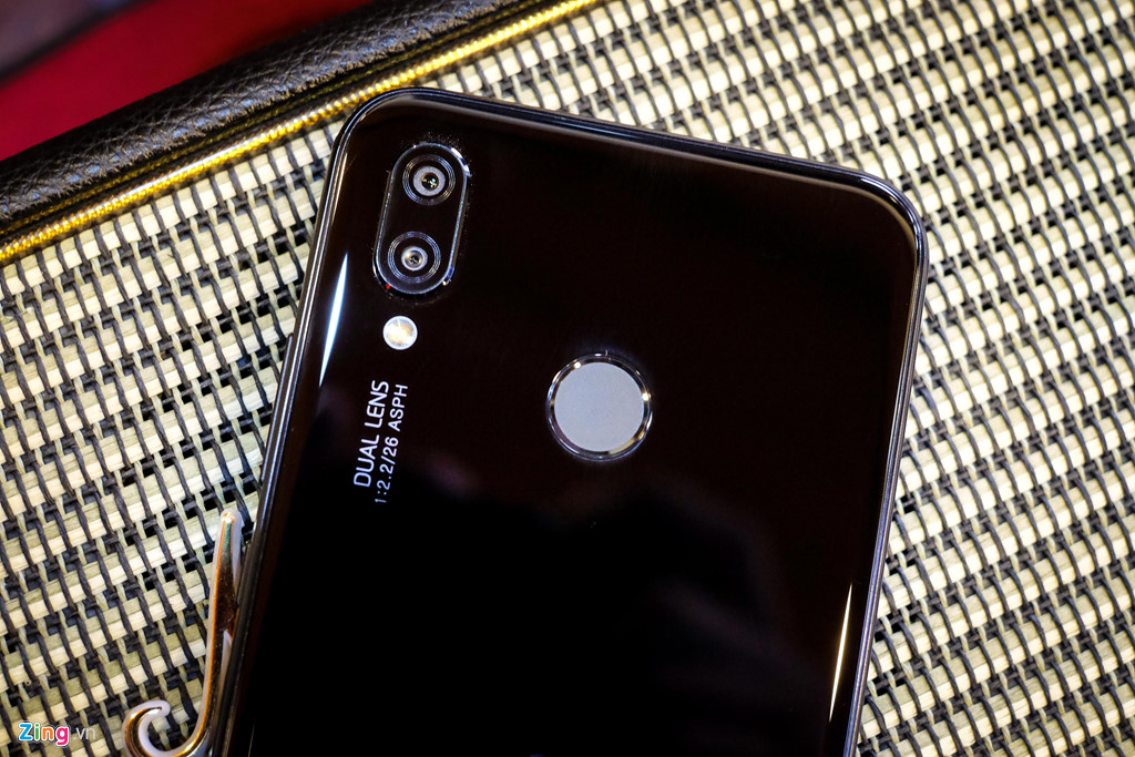 Chi tiết Huawei Nova 3e: Thiết kế tốt, có camera kép và tai thỏ